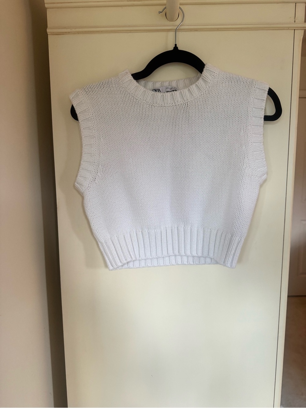 Zara White Sleeveless Knit Crop Sweater Vest